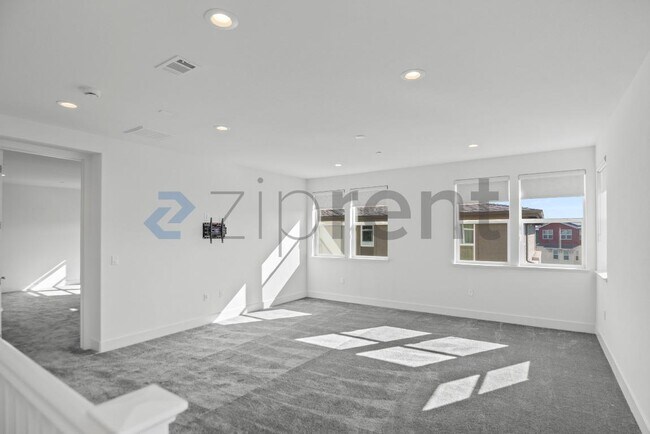Building Photo - 1107 Lorenzini Lp