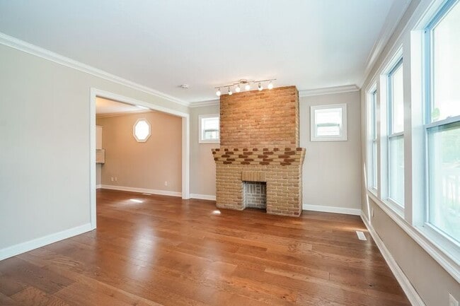 Building Photo - 764-766 Kelton Ave