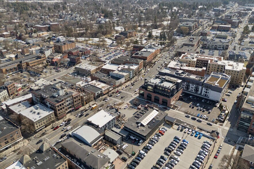 Building Photo - 425 Broadway