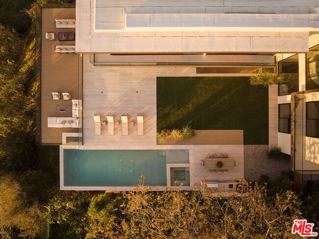 Building Photo - 1149 Linda Flora Dr