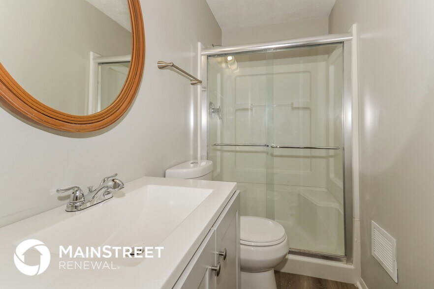 Building Photo - 6839 S Lawndale Ave