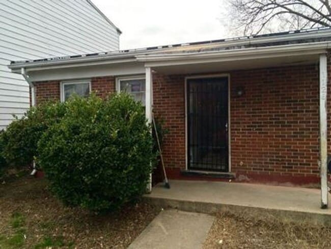 Building Photo - Spacious 4 bed 2 bath House in Church Hill