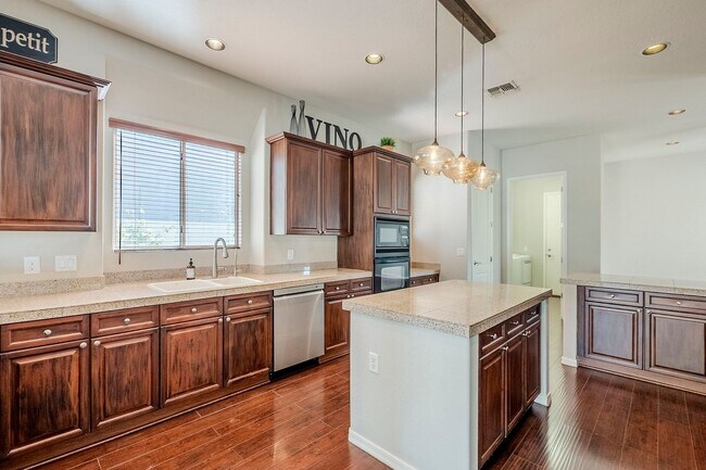 Building Photo - Stunning 4 bed 2.5 bath home with pool, in...