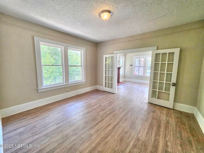 Building Photo - 213 W 24th St