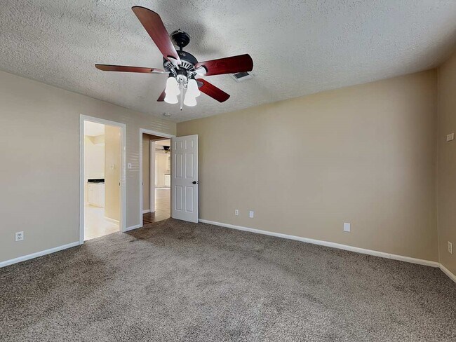 Building Photo - 15027 Pebble Bend Dr