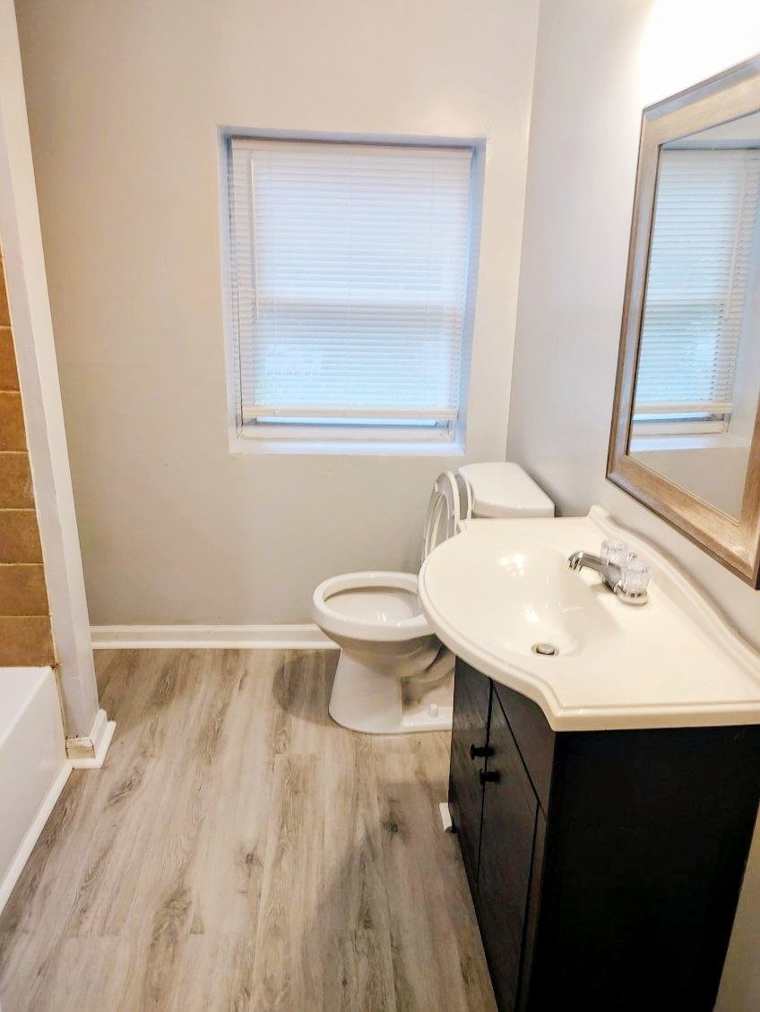Full Bath w/ Shower/Tub - 5445 N George Street Ext