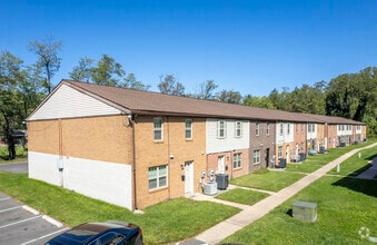 Building Photo - Catons Villas North Townhomes