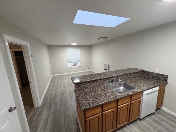 Building Photo - 342 W 10th St