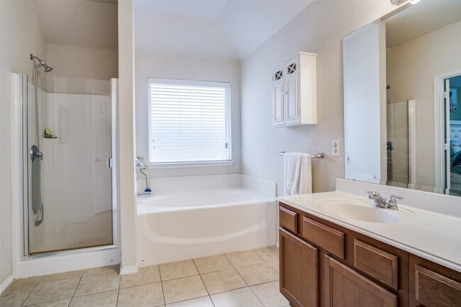 Building Photo - 8720 Flying Ranch Rd