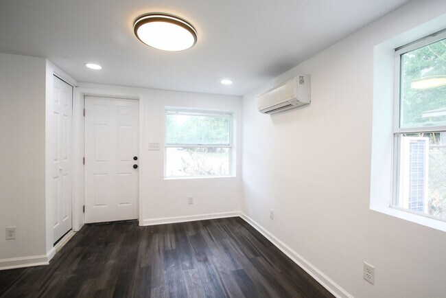 Building Photo - Adorable New Build 1-Bedroom Apartment