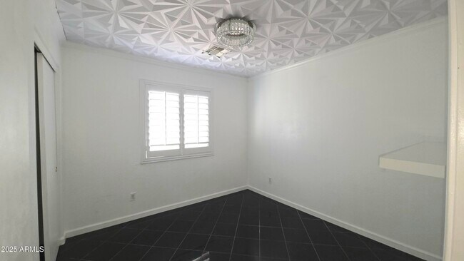 Building Photo - 1541 S 230th Ave