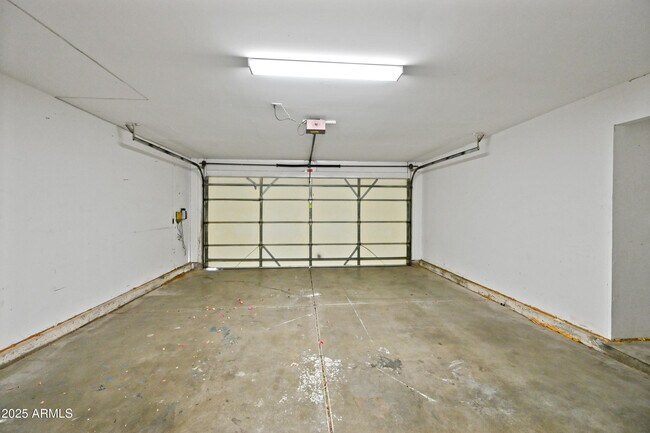 Building Photo - 1022 W Estrella Dr