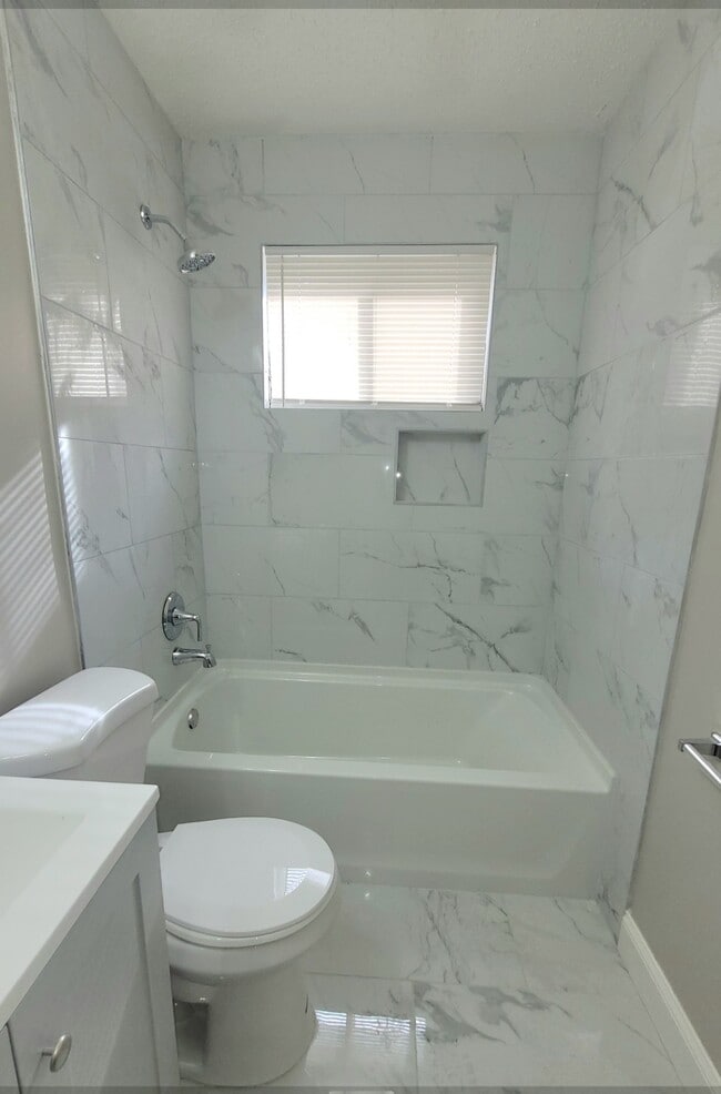 Building Photo - 293 Charter Ave