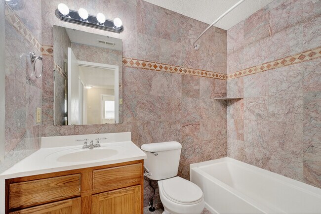 Building Photo - 2030 Orchid Bloom Ln