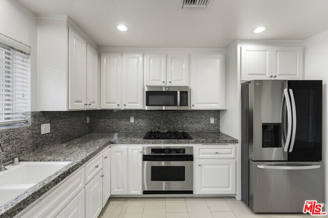 Building Photo - 1820 Benecia Ave