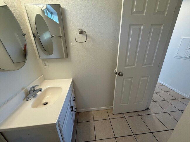 Building Photo - 1926 Haskell Rd