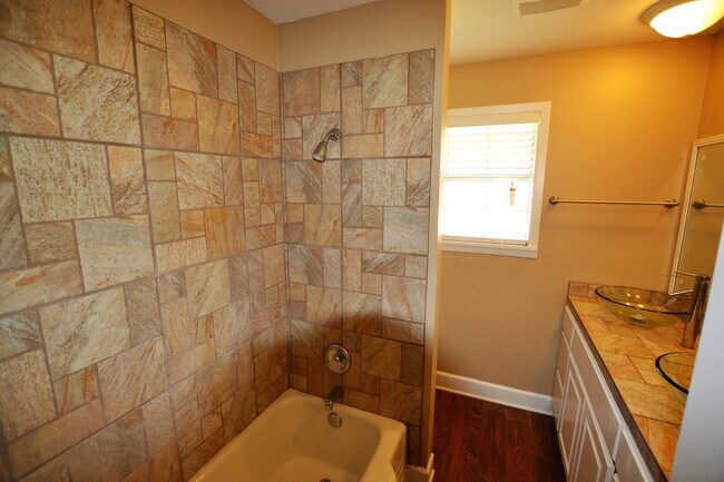 Building Photo - Newly Renovated 3 Bedroom Home in Sherwood...