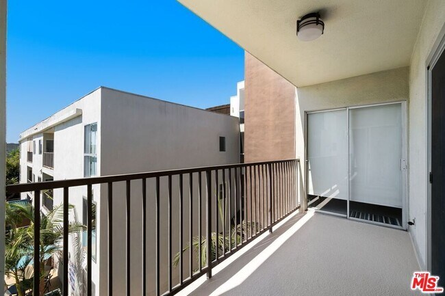 Building Photo - 949 Kings Rd