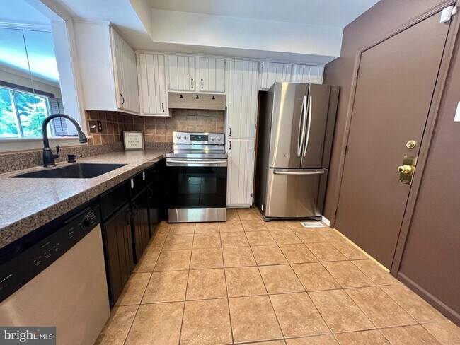 Building Photo - 8620 Trumbauer Dr