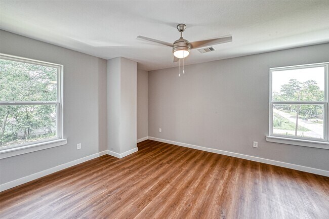 Building Photo - 8125 Eastover St