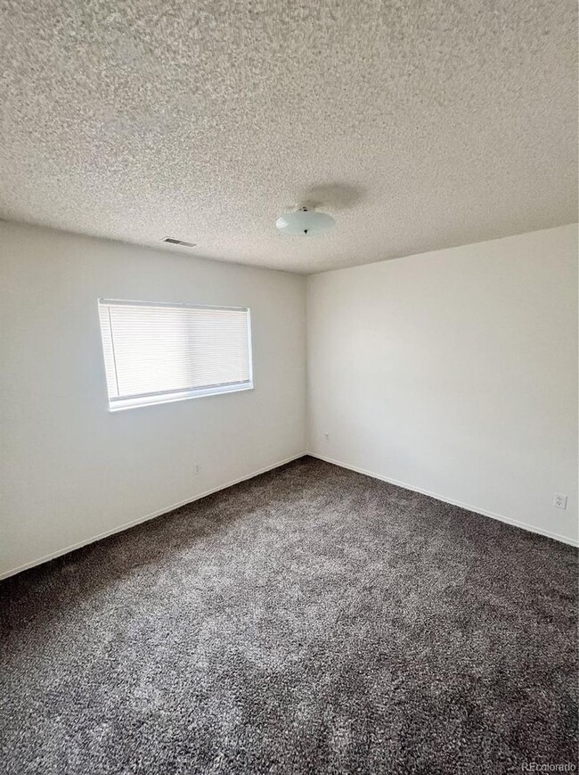 Building Photo - Recently Renovated 2 bed/1 bath Condo in C...