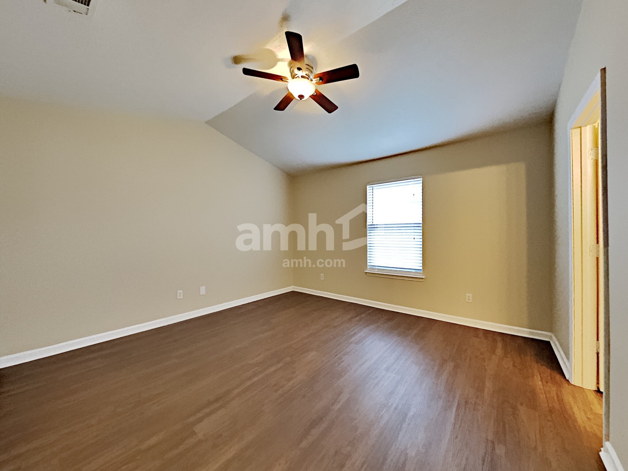 Building Photo - 634 Mable Dr