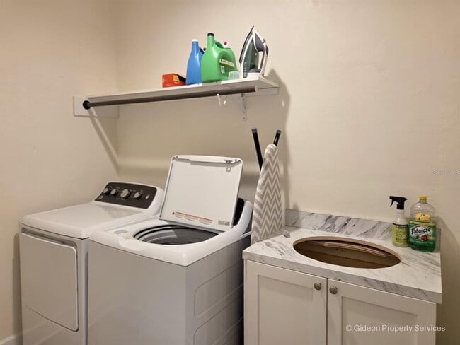 Building Photo - 4460 NW 19th St