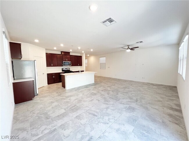 Building Photo - 7012 Sylmar Ave