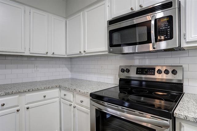 Building Photo - 9910 Royal Ln