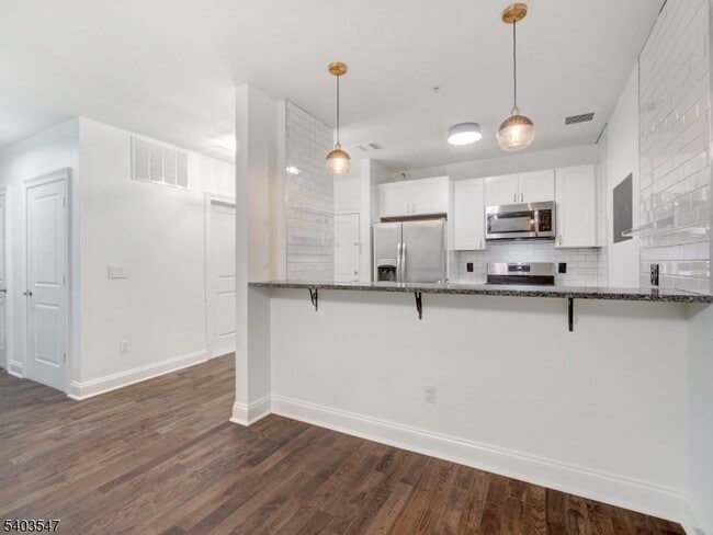 Building Photo - 90 Clinton Ave