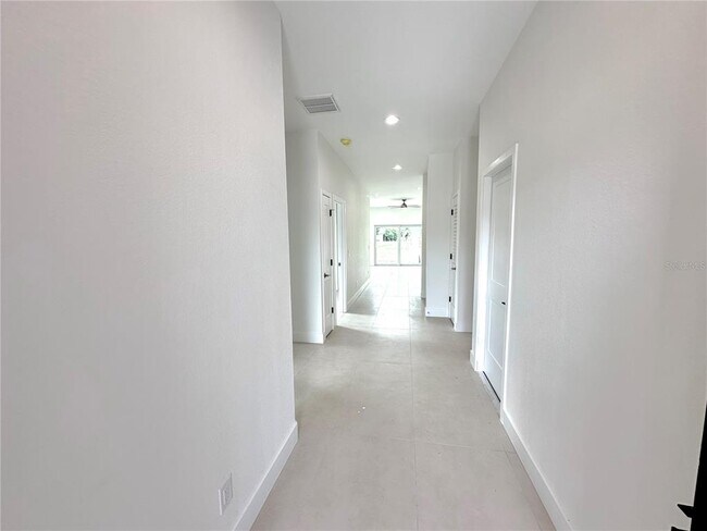 Building Photo - 26127 Northern Cross Rd