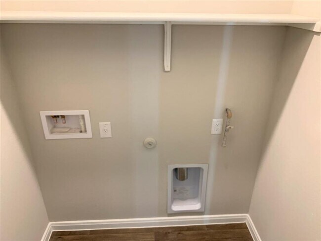 Building Photo - 141 Frostweed Dr