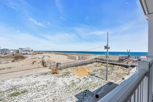 Building Photo - 1515 Ocean Terrace