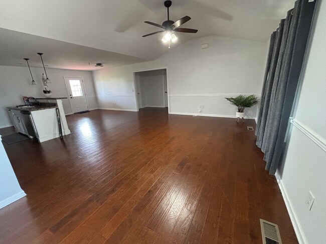 Building Photo - 155 Raspberry Dr