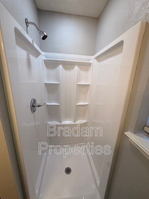 Building Photo - 1615 1/2 N Main St