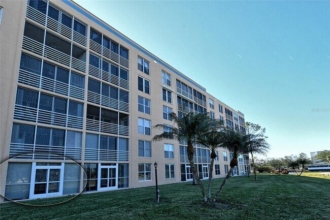 Building Photo - 4550 Pinebrook Cir