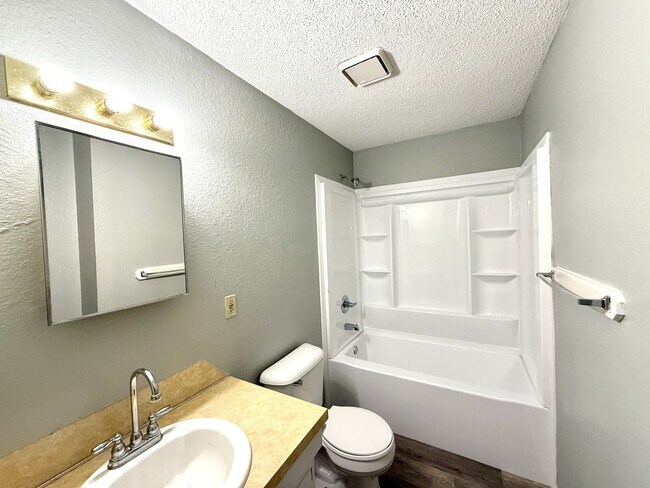 Building Photo - 8 W Cumberland