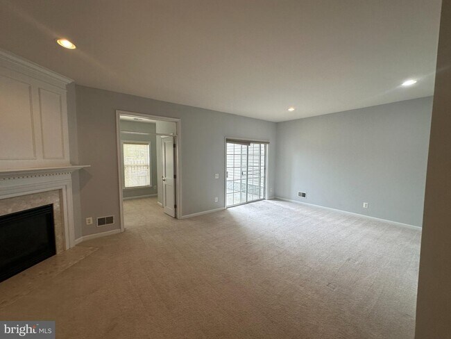Building Photo - 45760 Smoketree Terrace