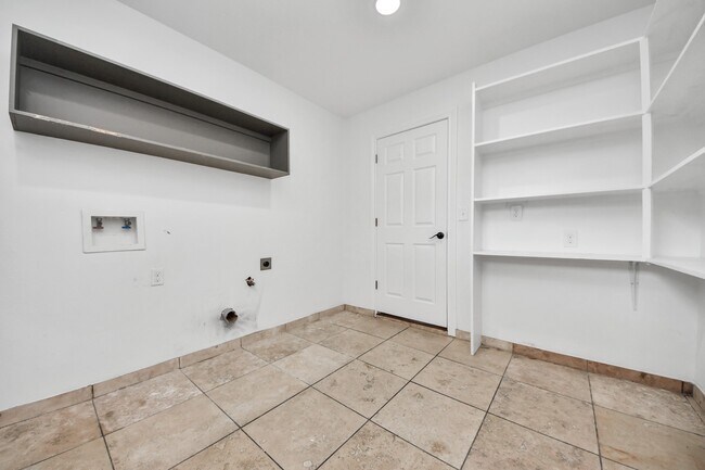 Building Photo - 1108 Wakefield Dr