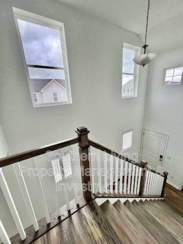 Building Photo - 13108 Rover St