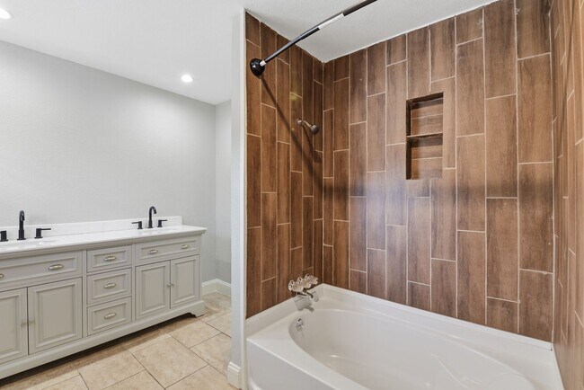 Building Photo - Beautifully Updated 4-Bedroom Home in a Prime Houston Location