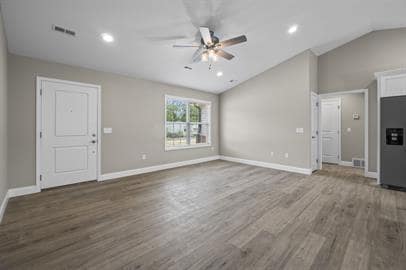 Building Photo - 302 Oak Grv Cir