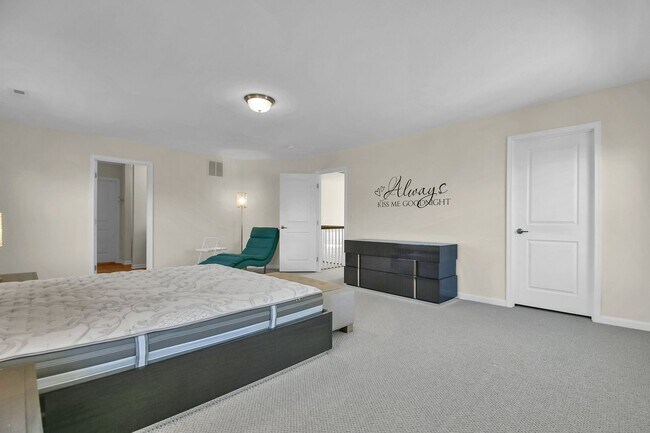 Building Photo - Spacious 3 Bedroom Home with Loft, Elegant...