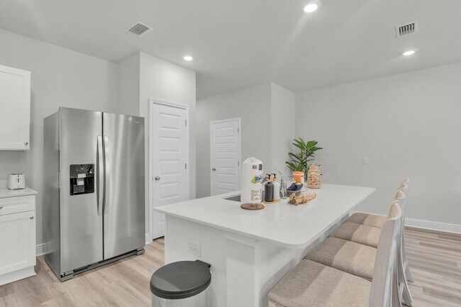 Building Photo - 5724 Sandy Walk St