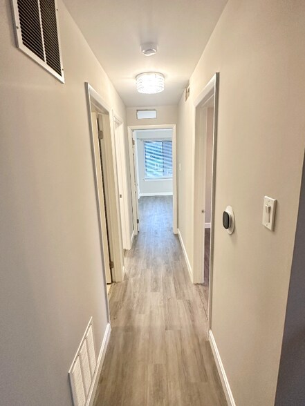 Building Photo - 807 Hickory Cir