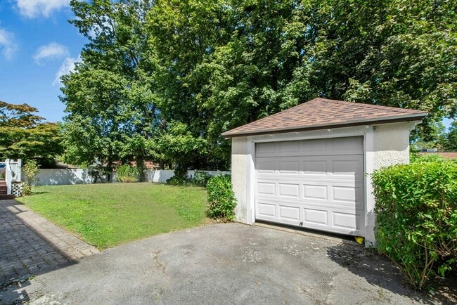 Building Photo - 231 Lagrange St