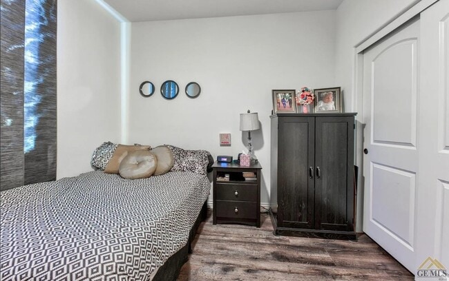 Building Photo - 5900 Warren Ridge Dr