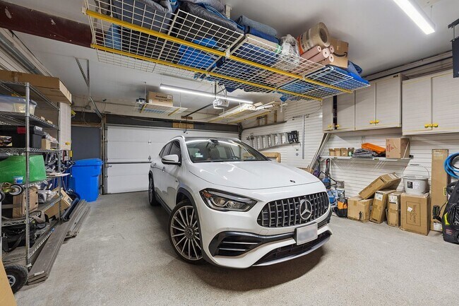 Building Photo - 1318 N Astor St