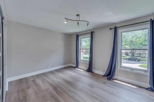 Building Photo - 912 Bedford Ct