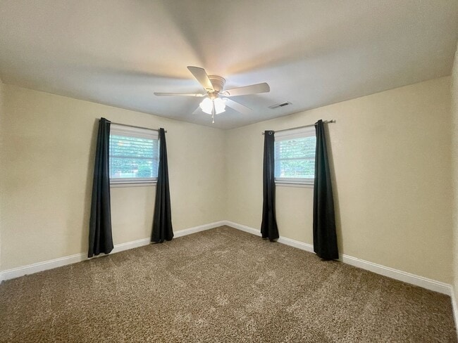 Building Photo - Ready 07-13-26! 4/2 Ranch Home On Corner Lot! Pet-Friendly & All Appliances Convey!